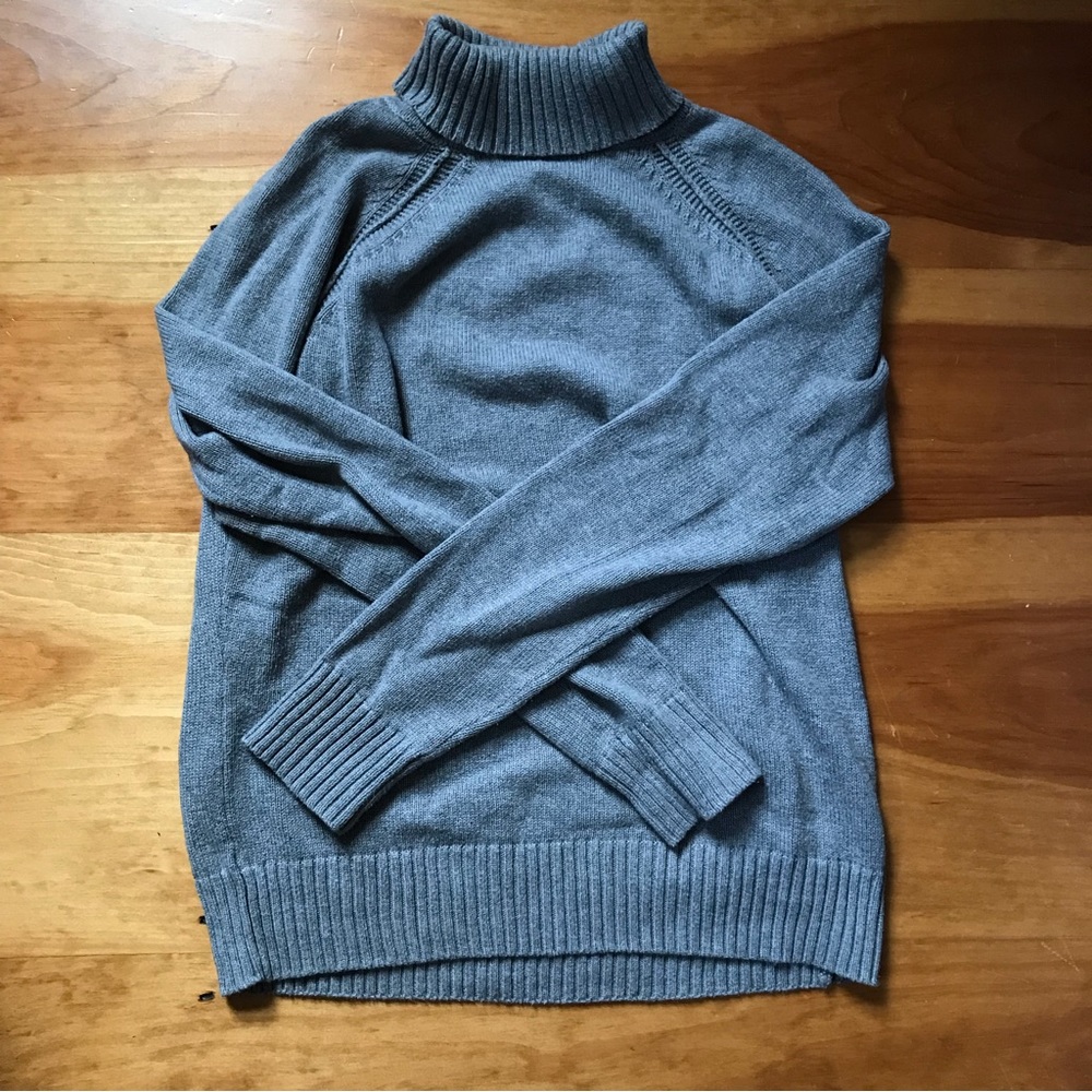Women’s Kim Rogers grey turtleneck sweater. Size small, used condition.
